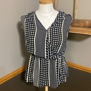 Who what wear black and tan polka dot v neck sleeveless wrap top size XS